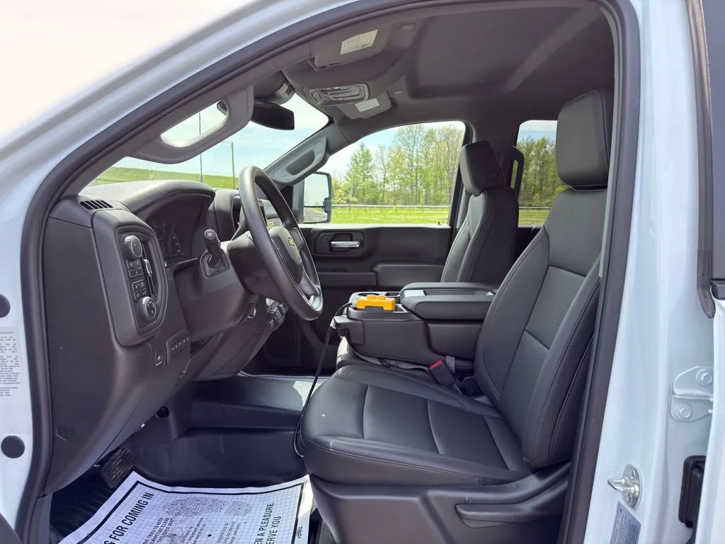 New 2025 Summit White Chevrolet Work Truck image 17