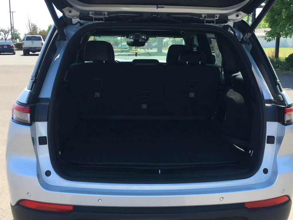 Used 2024 Silver Jeep Trailhawk 4xe image 6