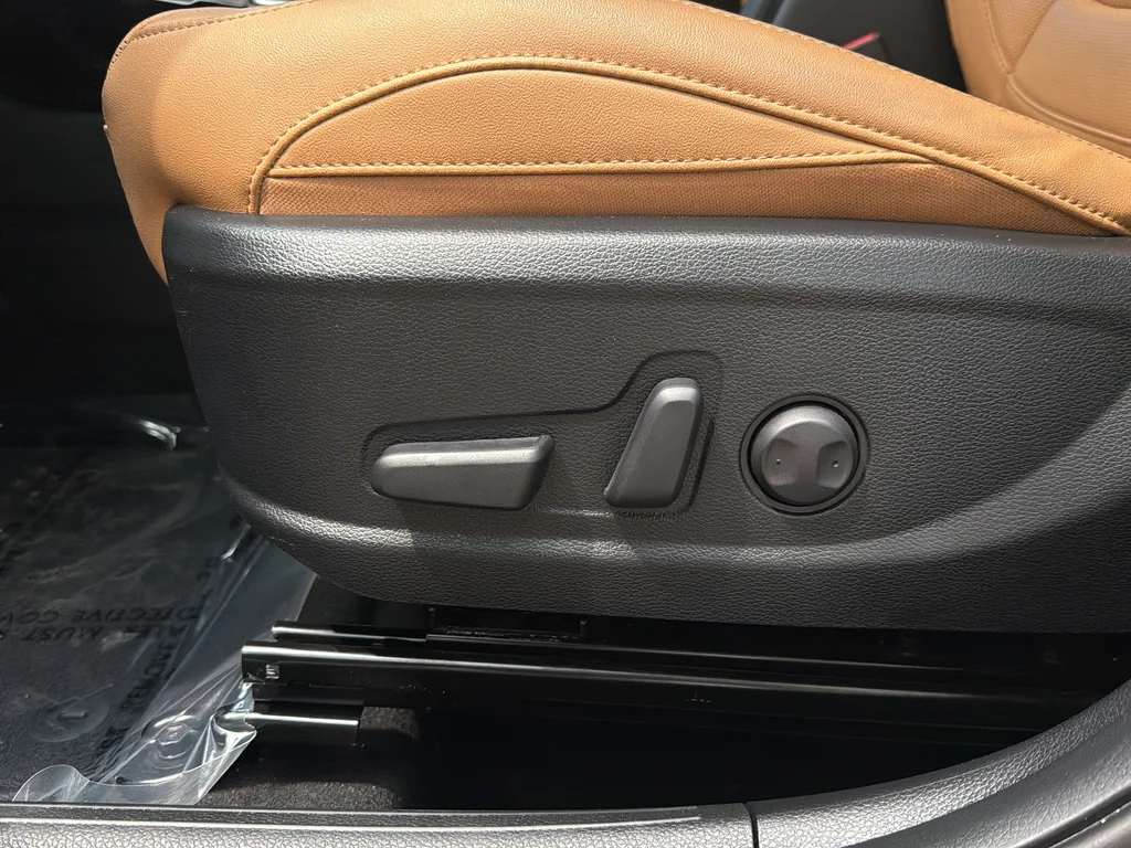 Used 2025 Fusion Black Kia EX image 10