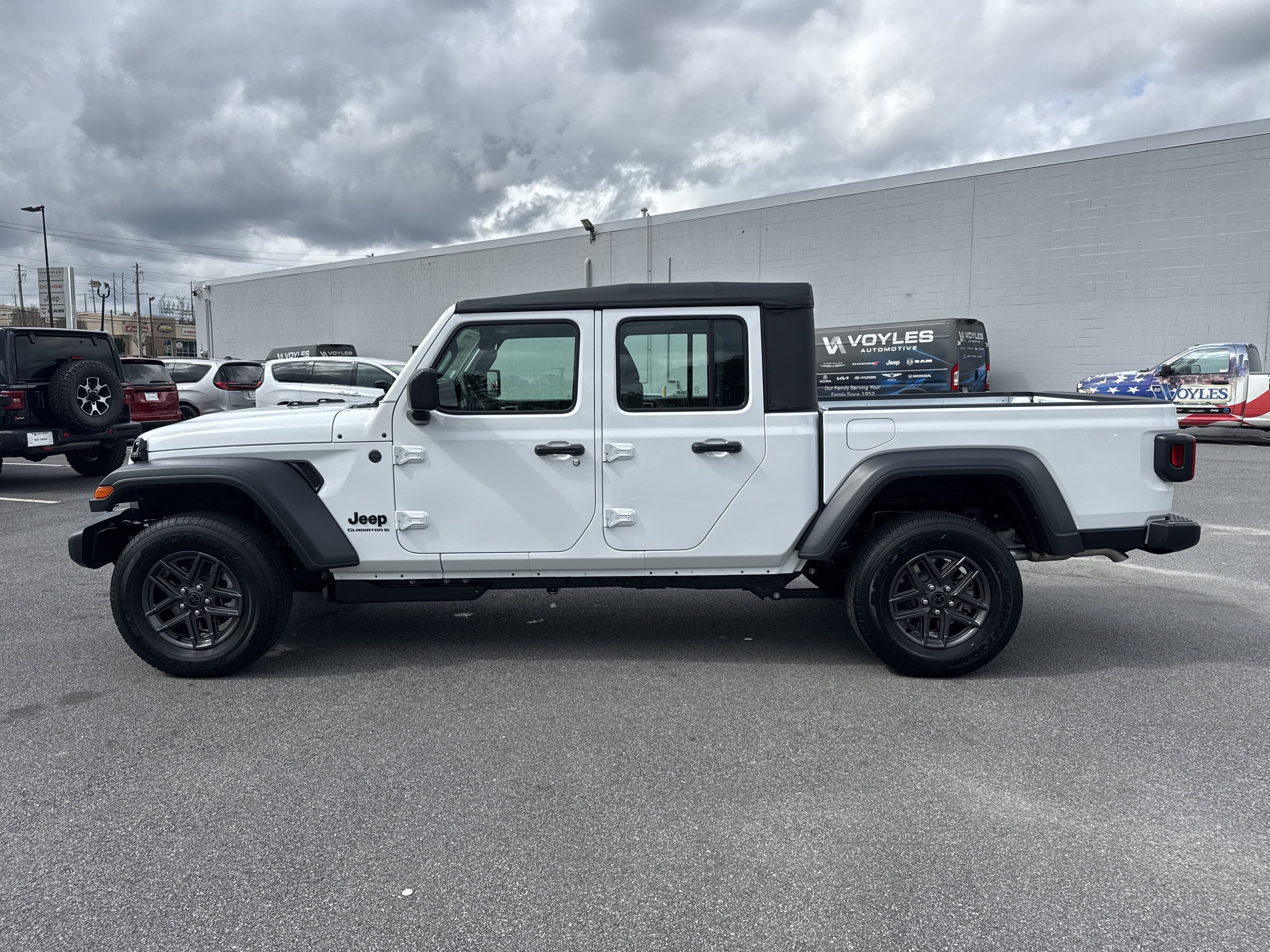 New 2026 Bright White Clear-Coat Exterior Paint Jeep Sport image 4