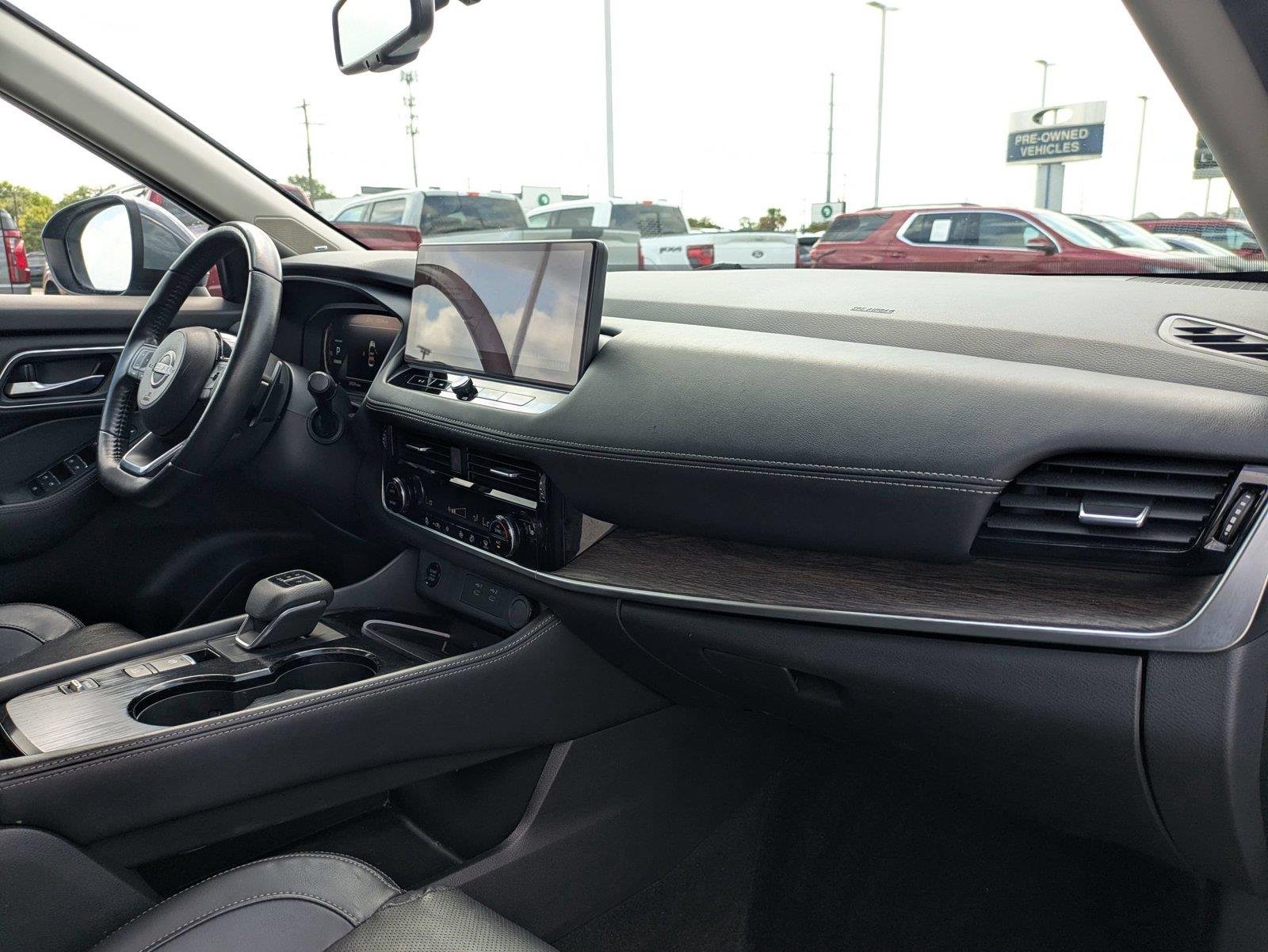 Used 2024 Boulder Gray Pearl Nissan Platinum image 38