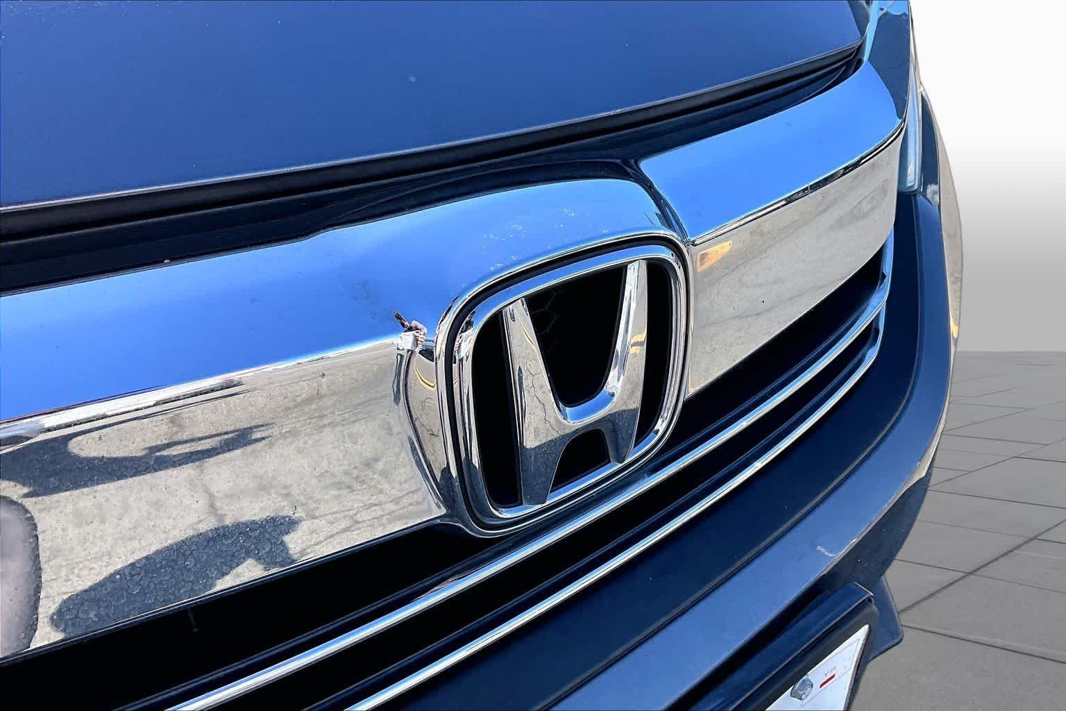 Used 2017 Modern Steel Metallic Honda LX image 29