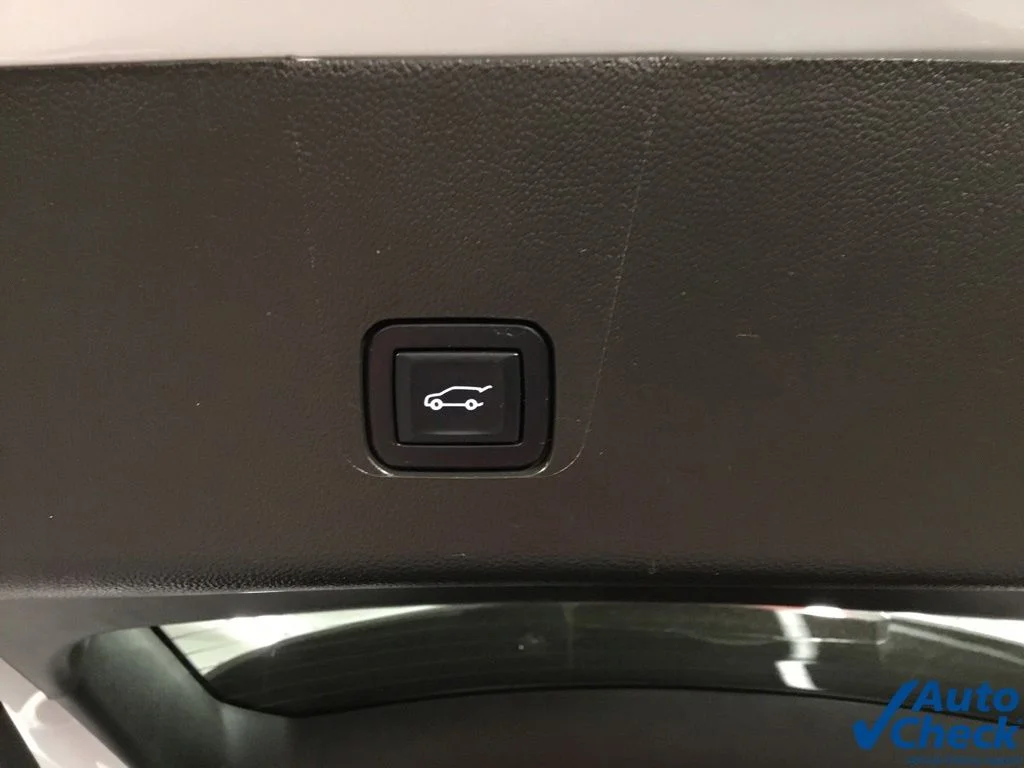 Used 2022 White Chevrolet Premier image 13
