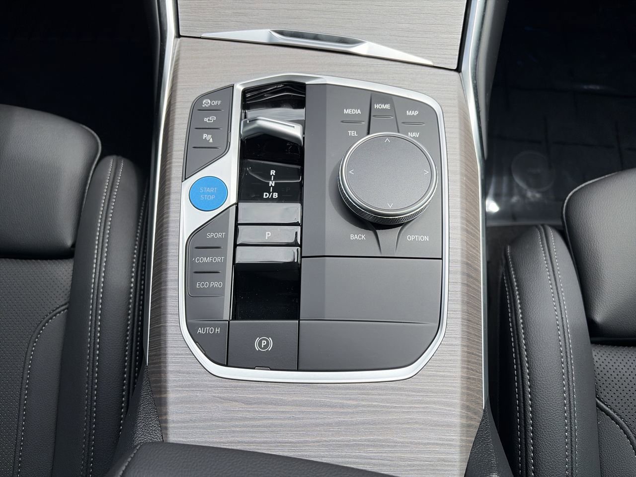 New 2026 Jet Black BMW xDrive40 image 28