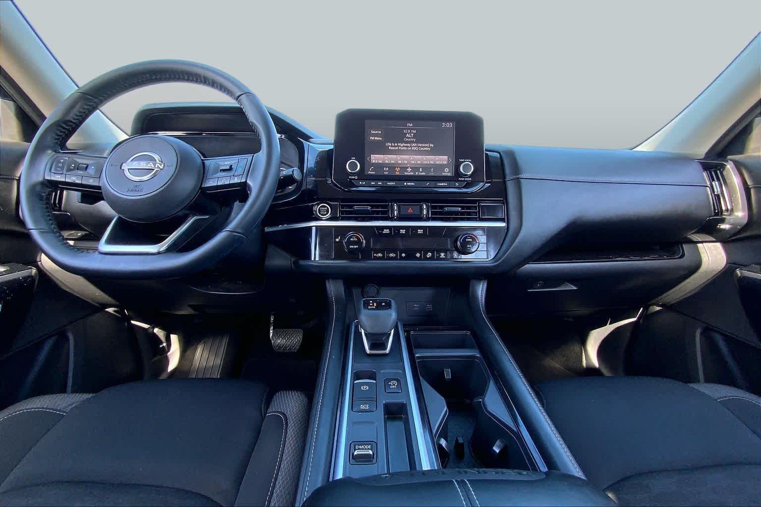 Used 2022 Super Black Nissan SV image 15