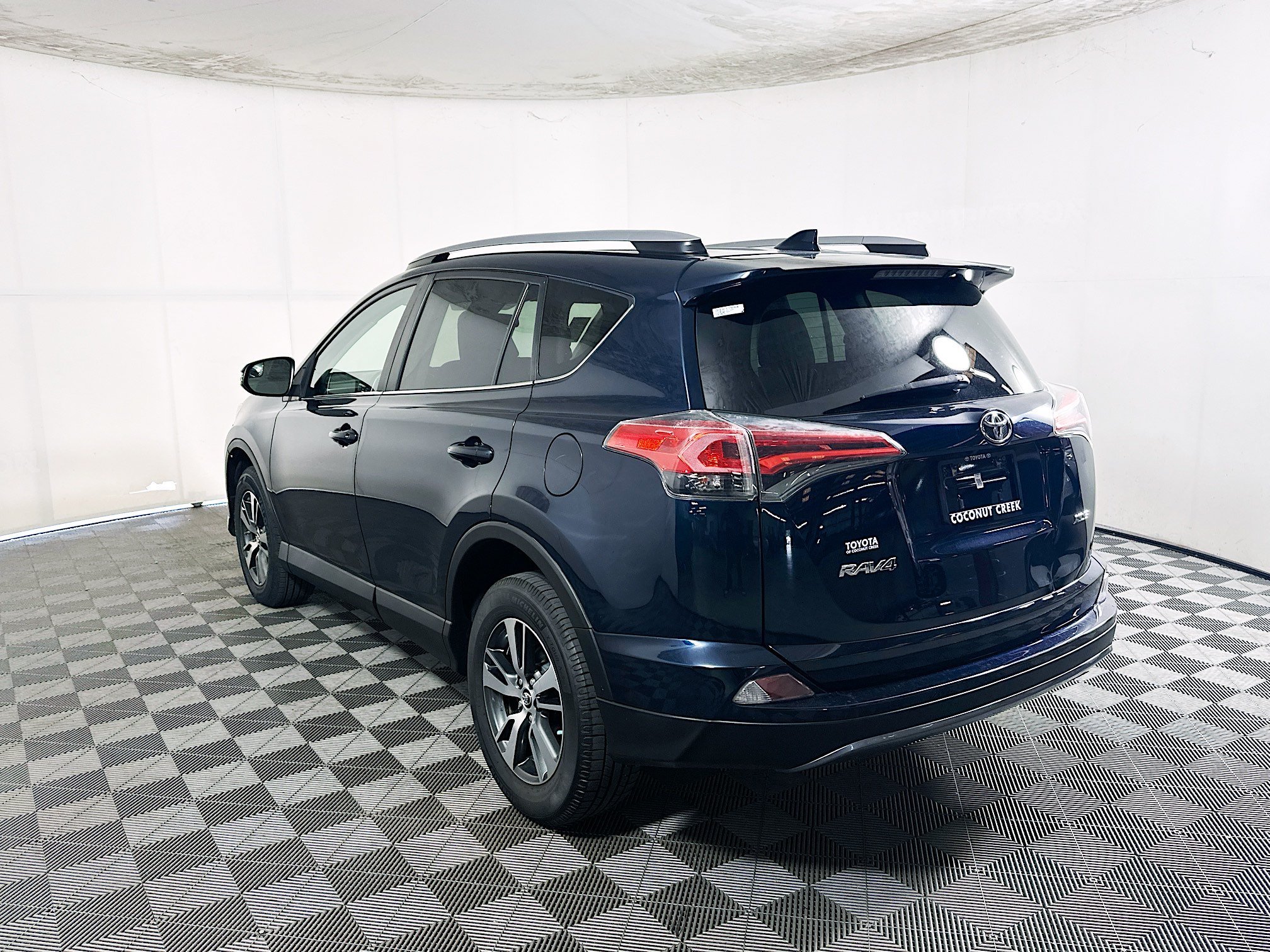Used 2017 Aqua Toyota XLE image 5