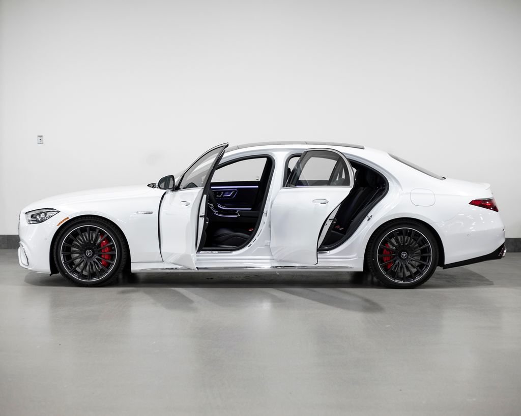 New 2026 MANUFAKTUR Moonlight White Metallic Mercedes-Benz S 63 E AMG® image 3