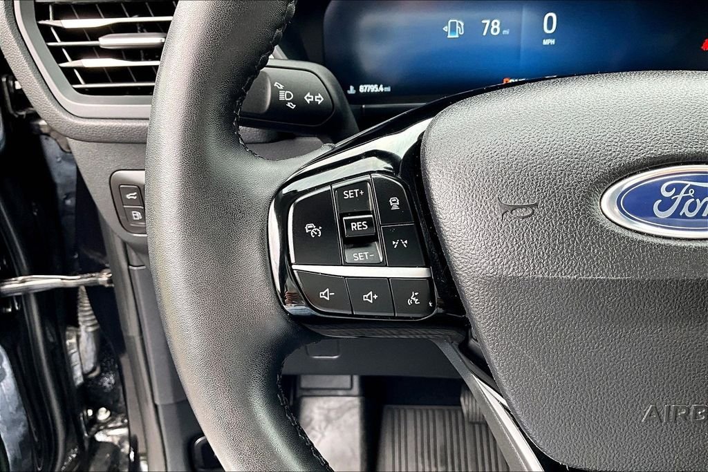 Used 2023 Black Metallic Ford Platinum image 17