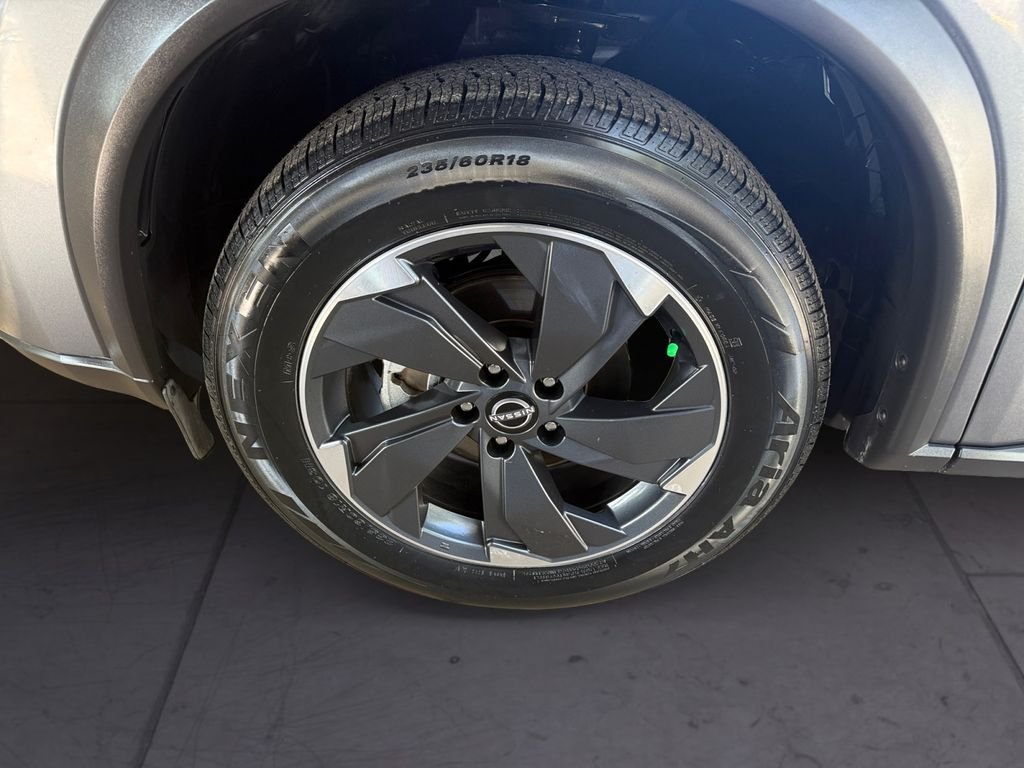 Used 2025 Gray Nissan SV image 9