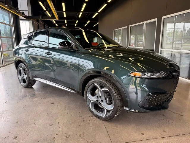 New 2026 Verde Monza (Green) Exterior Paint Alfa Romeo Sport Speciale image 5
