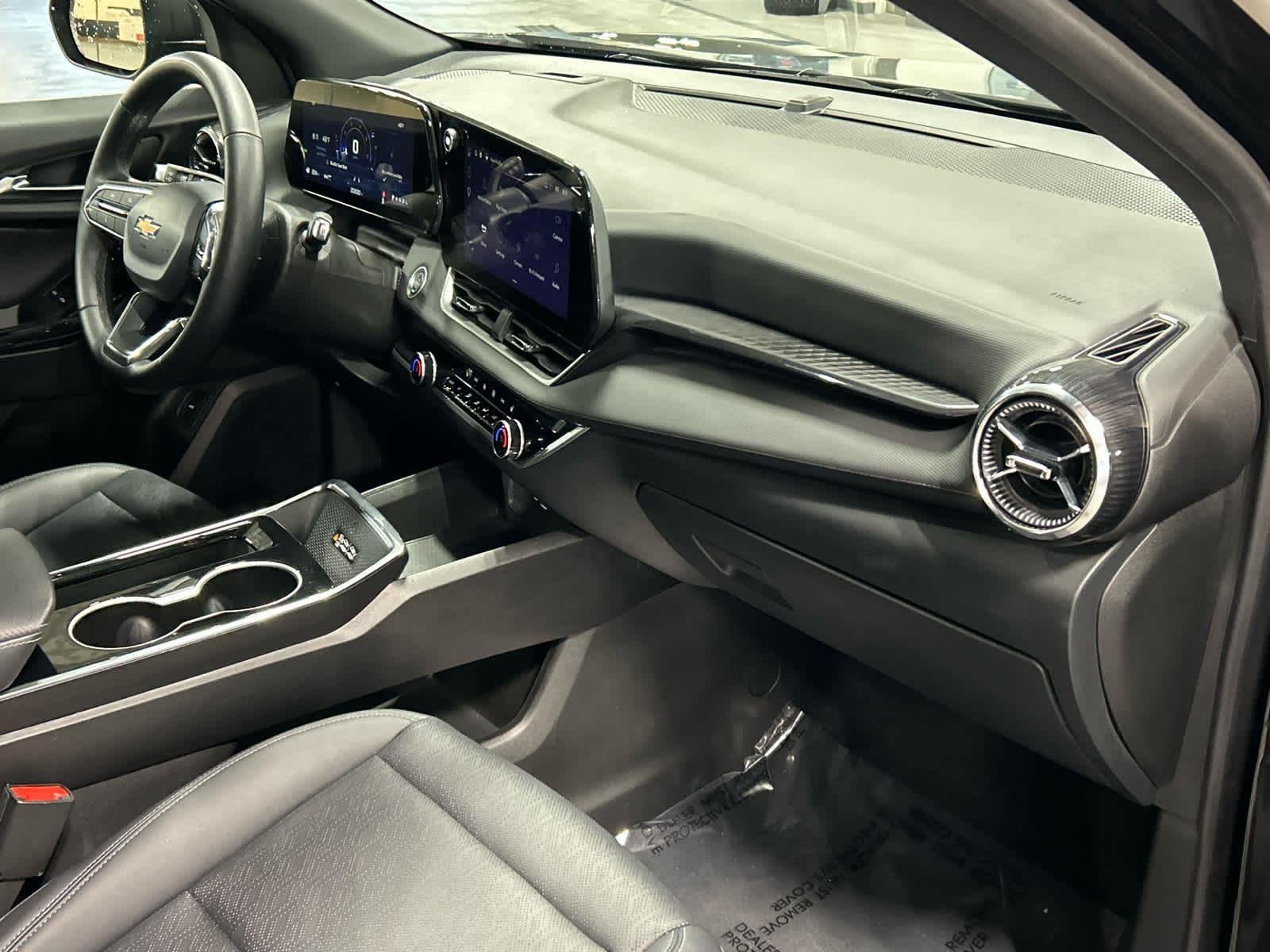 2025 Chevrolet Equinox LT - Photo 16