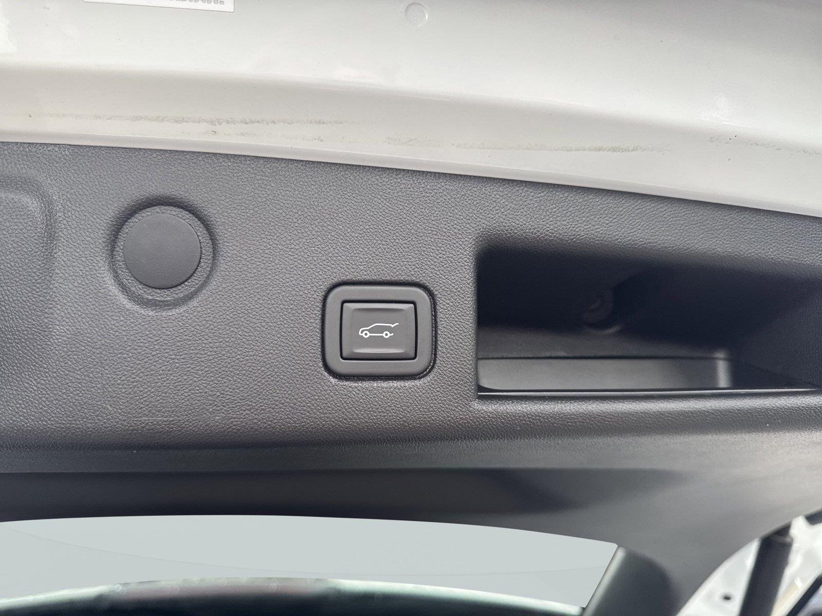 Used 2023 SUMMIT WHITE Chevrolet LT image 36