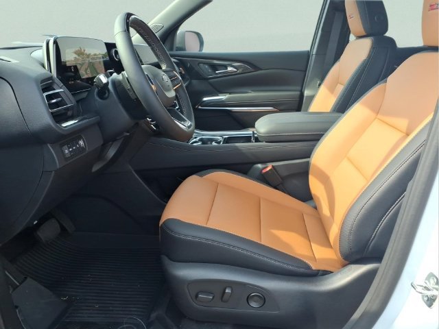 New 2027 Polar White Tricoat Chevrolet Z71 image 15