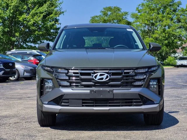 Used 2025 Green Hyundai SE image 2