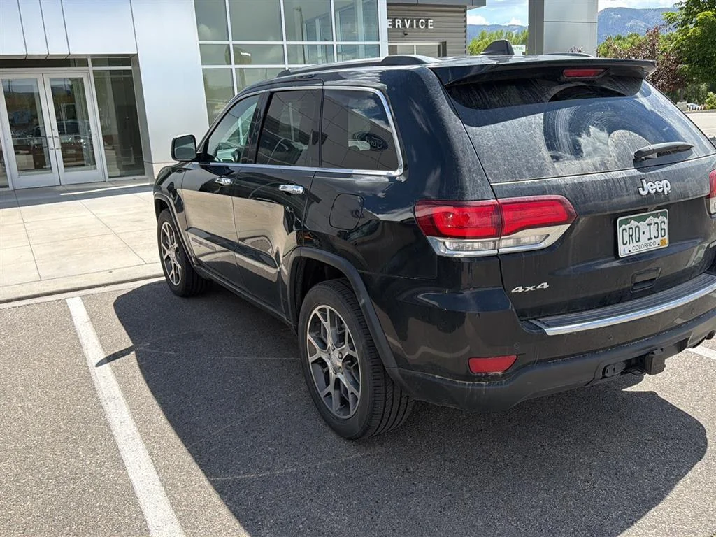 Used 2020 Diamond Black Crystal Pearlcoat Jeep Limited image 3