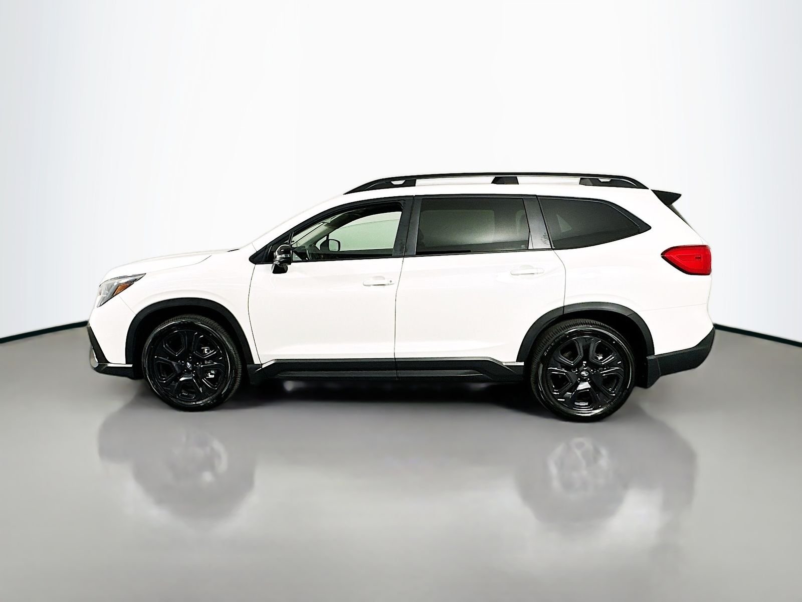 Used 2023 Crystal White Pearl Subaru Onyx Edition image 4