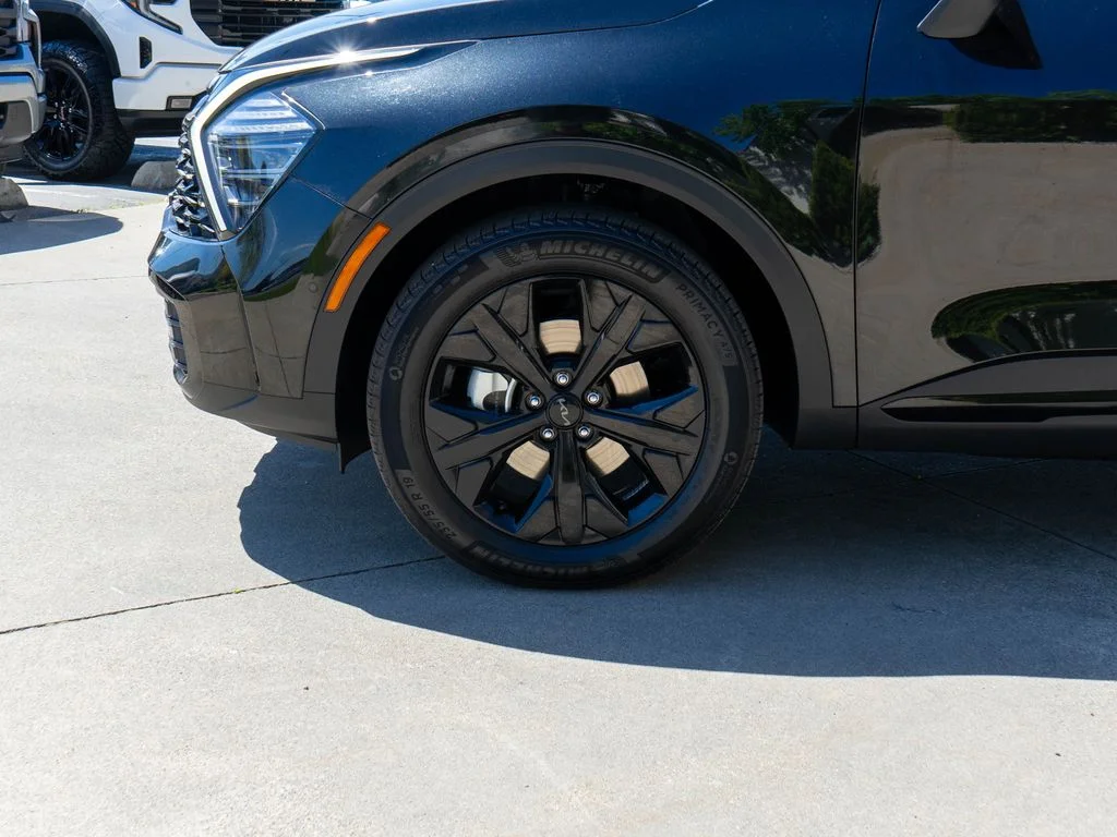Used 2025 Black Kia X-Line Prestige image 29