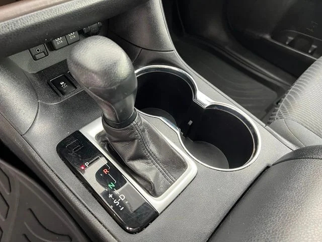 Used 2019 White Toyota LE image 24