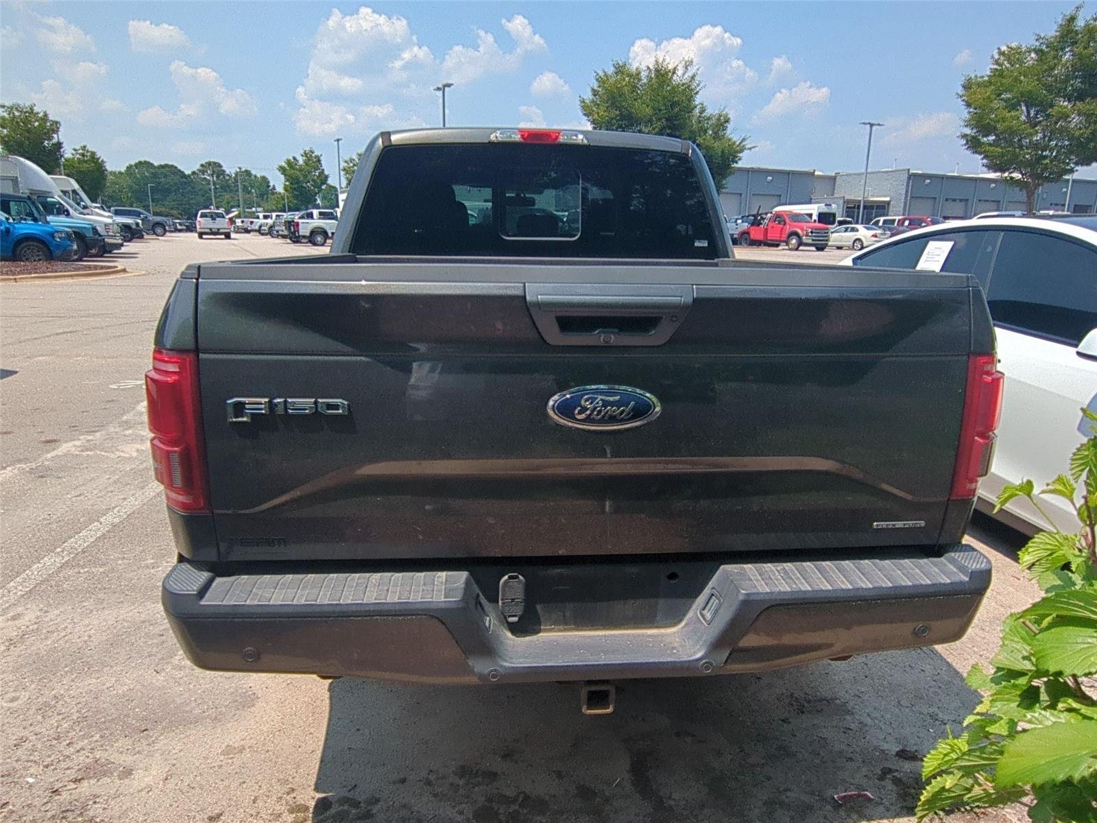 Used 2015 Magnetic Metallic Ford Lariat image 5