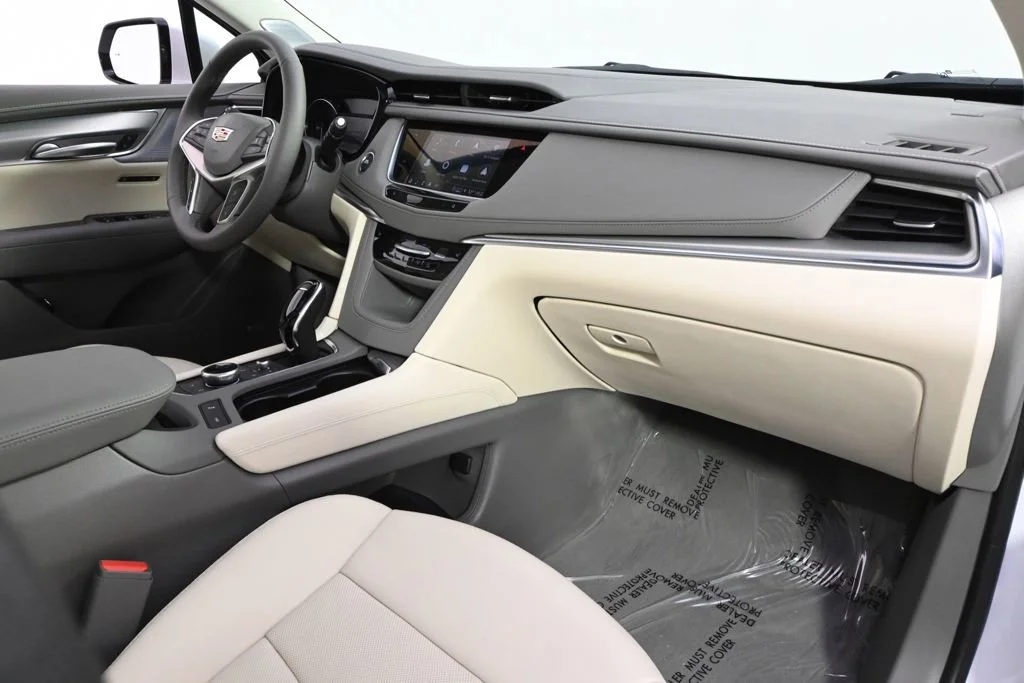 New 2025 Crystal White Tricoat Cadillac Premium Luxury image 15
