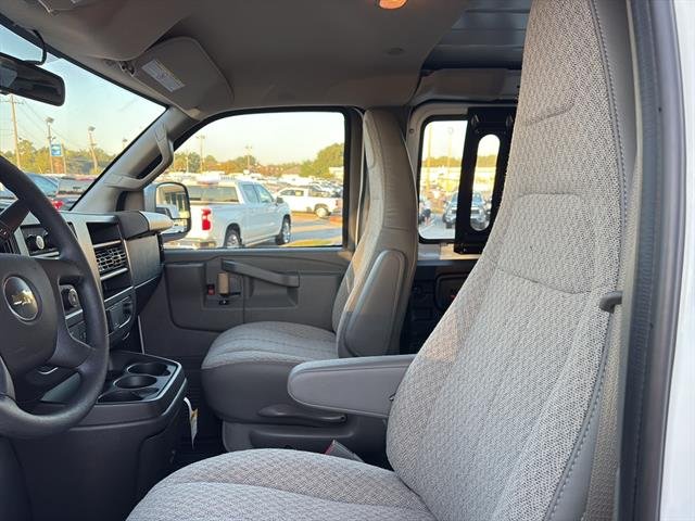 2025 Chevrolet Express Cargo Work Van - Photo 13