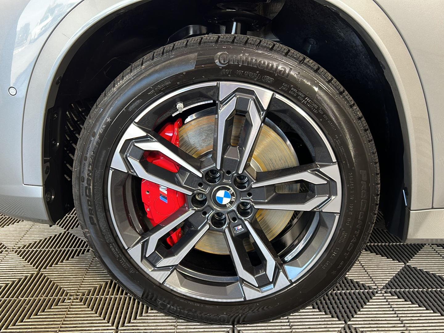 New 2026 Space Silver Metallic BMW M35i image 15
