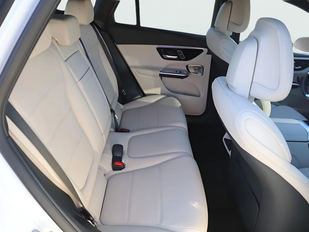 Certified Used 2026 Polar White Mercedes-Benz GLC 300 image 19