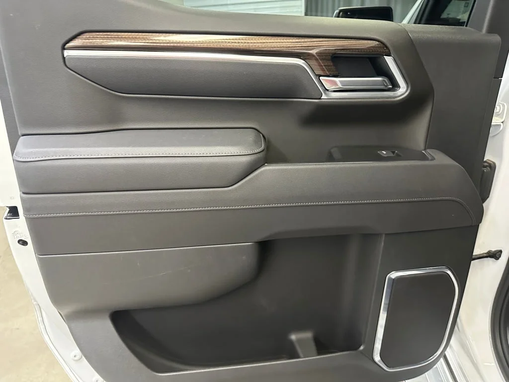 Certified Used 2025 Summit White Chevrolet LT image 19