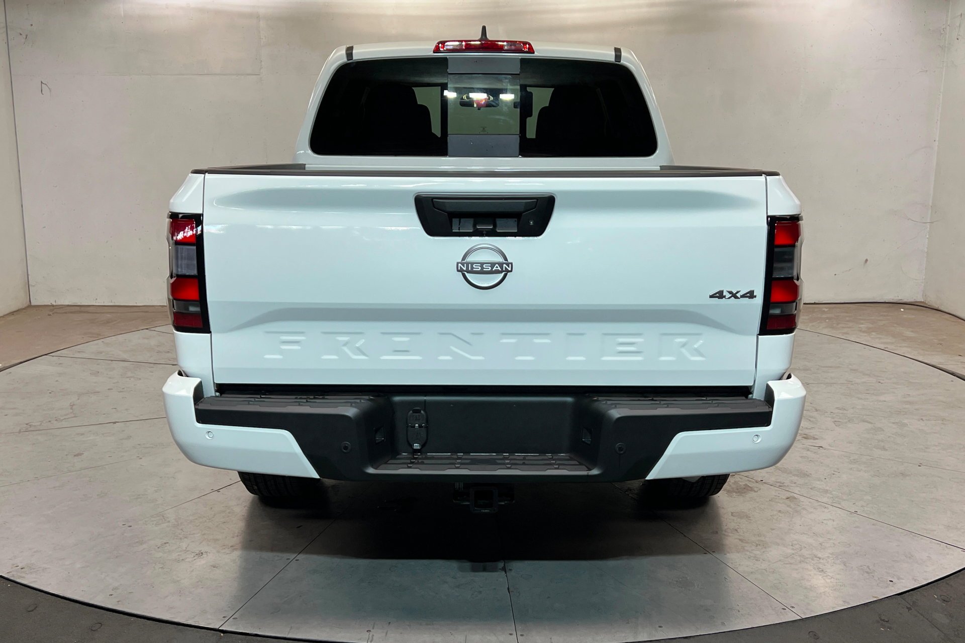New 2026 Glacier White Nissan Crew Cab SV image 5