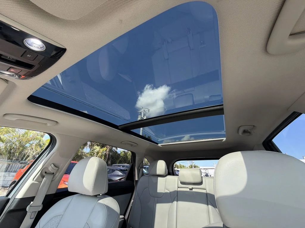 Used 2023 Silver Kia S image 25