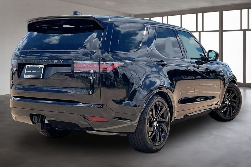Used 2025 Black Land Rover Dynamic SE image 2