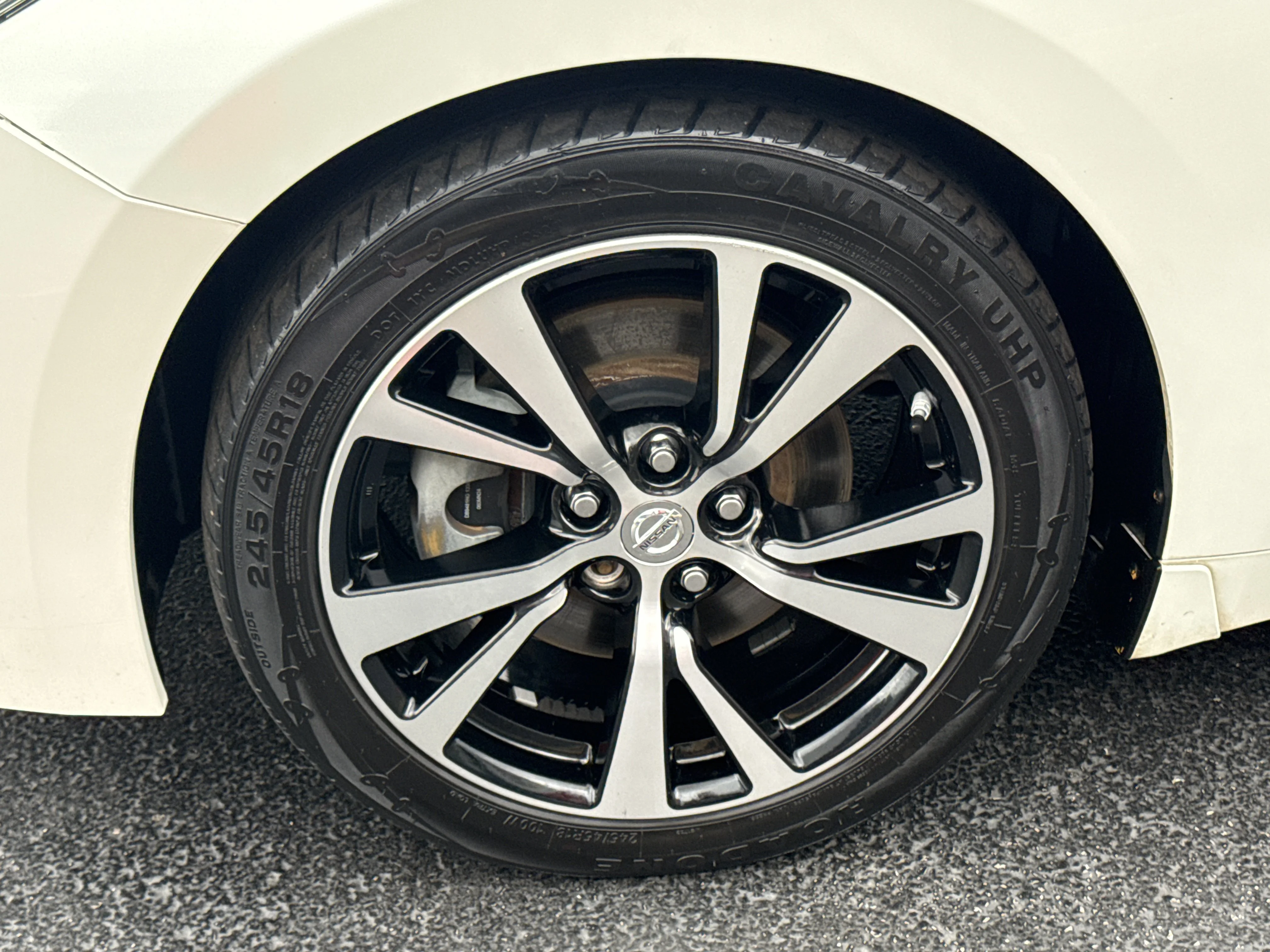 Used 2018 Pearl White Nissan S image 13