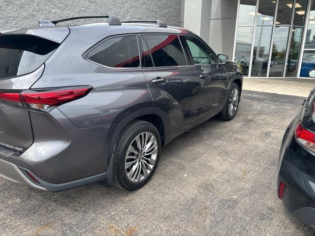 Certified Used 2021 MAGNETIC GRAY MET. Toyota  image 5