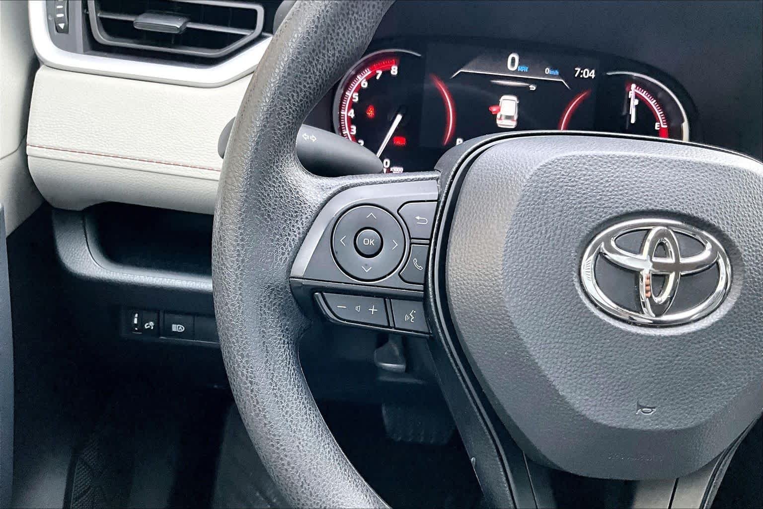Used 2025 Silver Sky Metallic Toyota XLE image 24