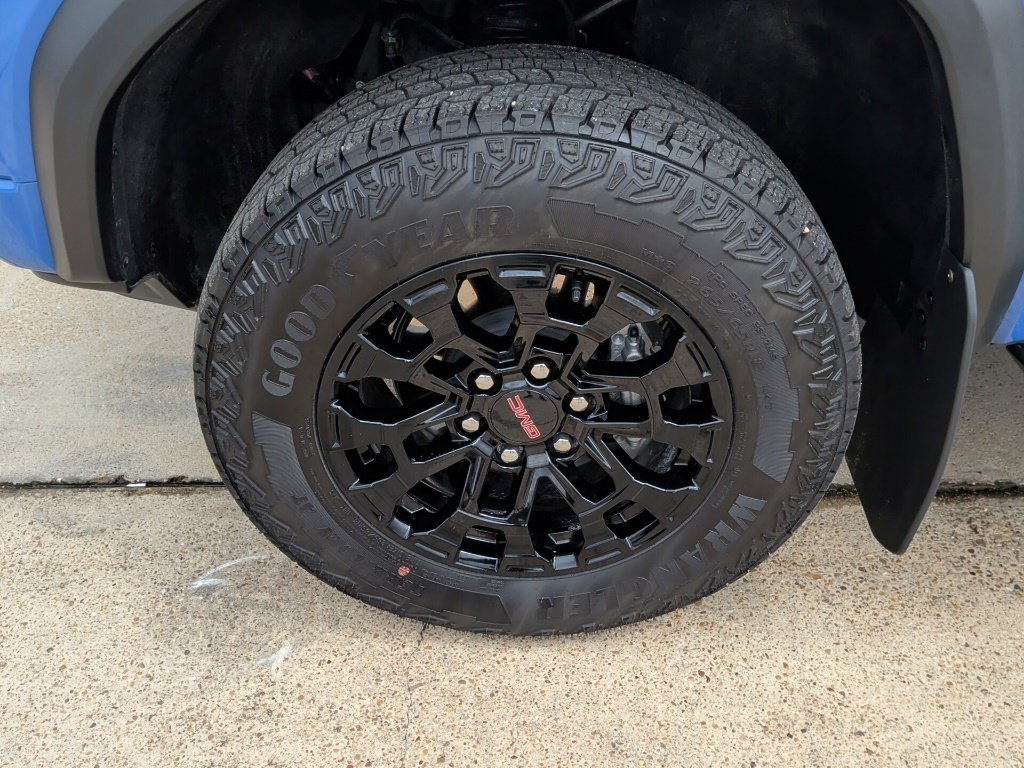 Used 2026  GMC Elevation image 45