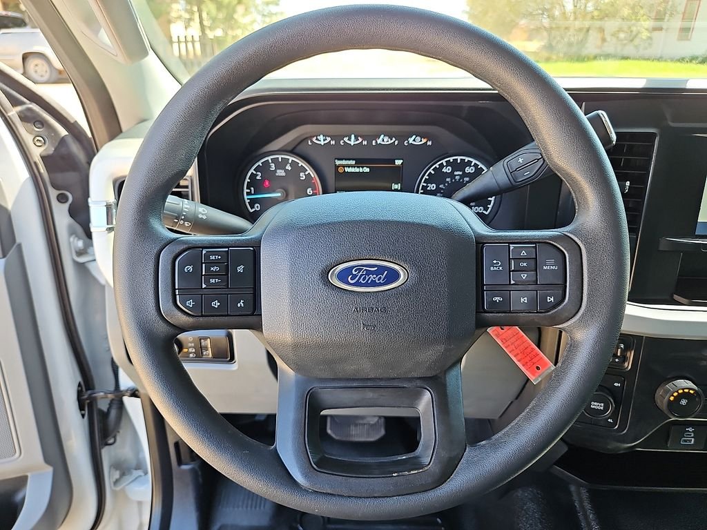 Used 2025 Oxford White Ford XLT image 21