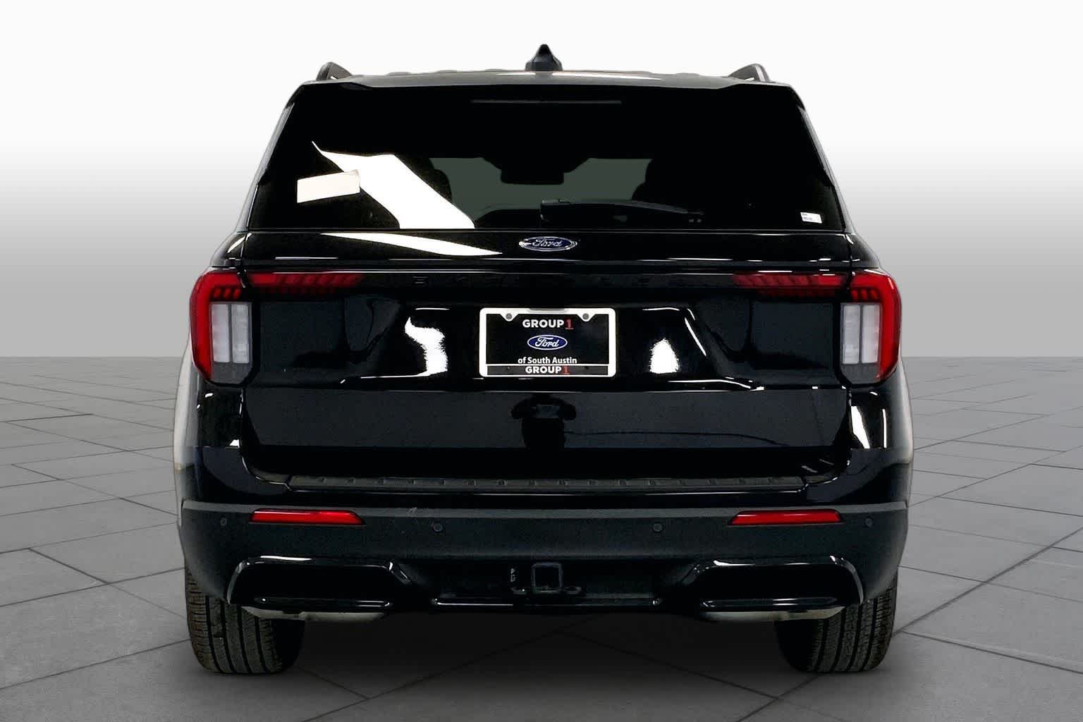 New 2026 Agate Black Metallic Ford ST-Line image 4