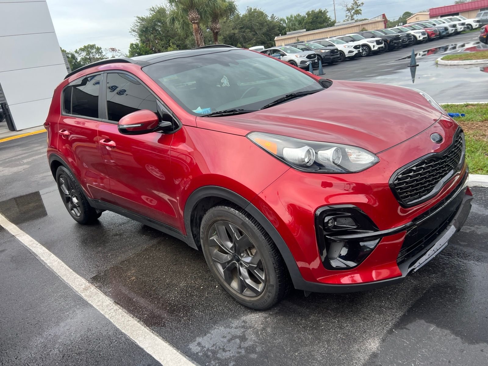 Used 2022 Red Kia Nightfall image 2