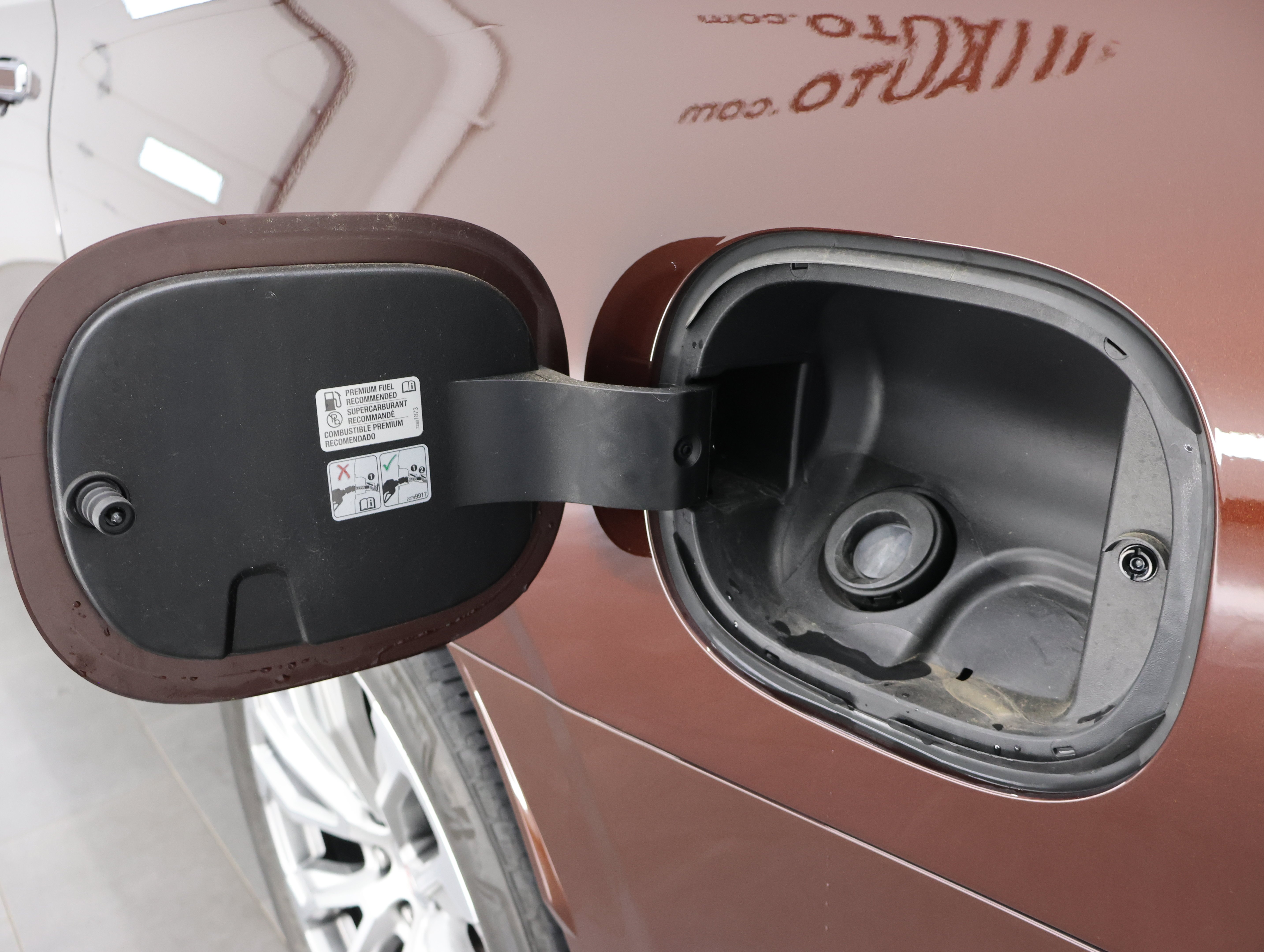 Used 2022 Redwood Metallic GMC Denali image 37