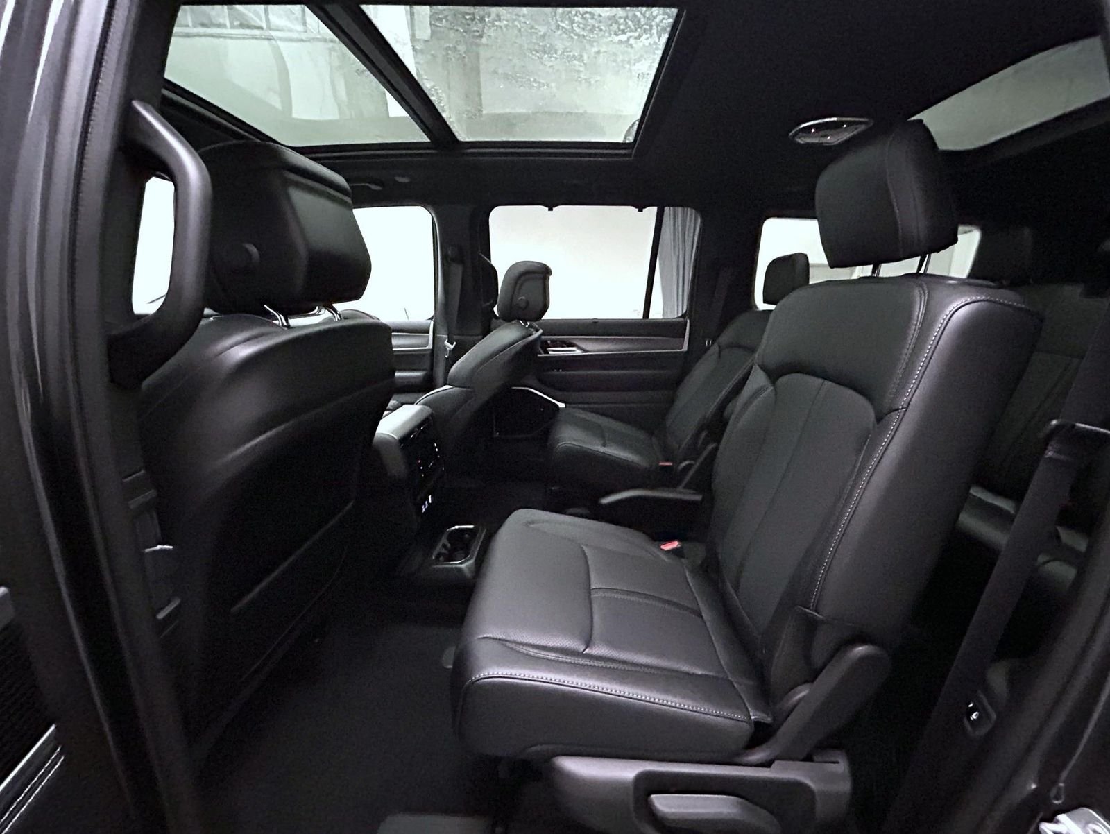 New 2026 Baltic-Gray Metallic Clear-Coat Exterior Paint Jeep Limited Reserve image 11
