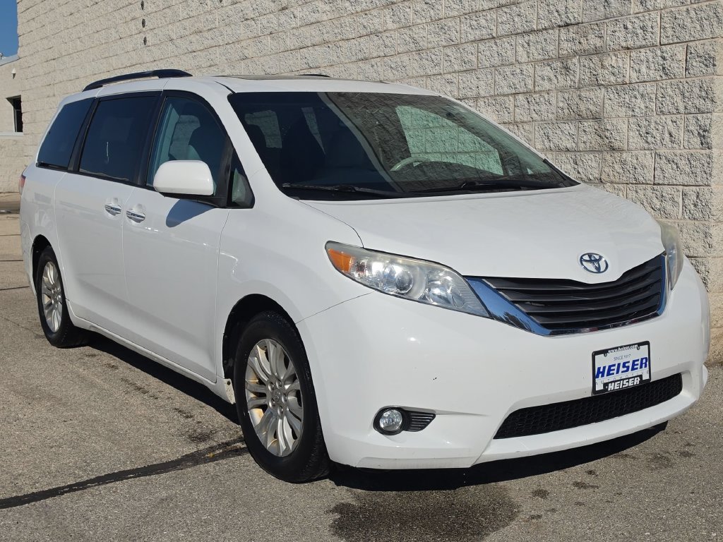 Used 2012 White Toyota XLE image 14