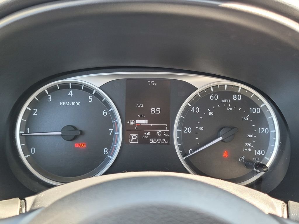 Used 2022 White Nissan S image 23