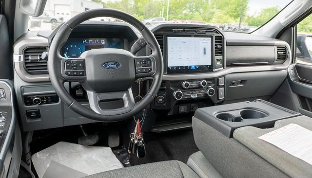Used 2024 Oxford White Ford XLT image 11