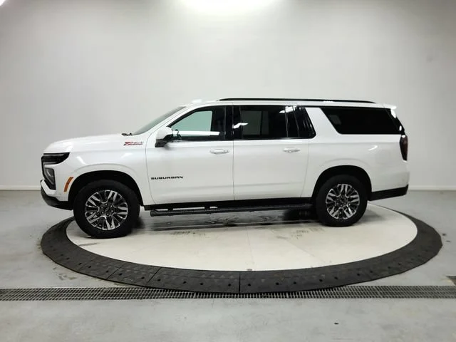 Used 2025 Iridescent Pearl Tricoat Chevrolet Z71 image 5