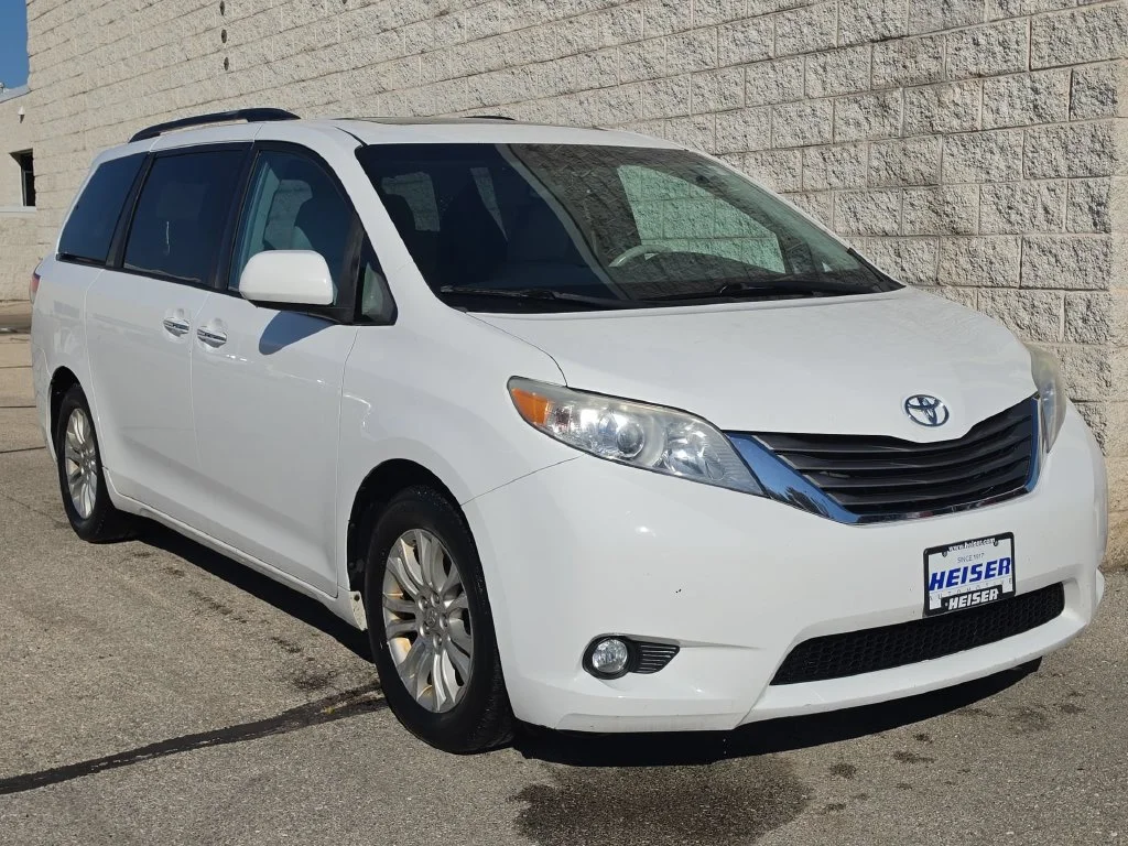 Used 2012 White Toyota XLE image 14