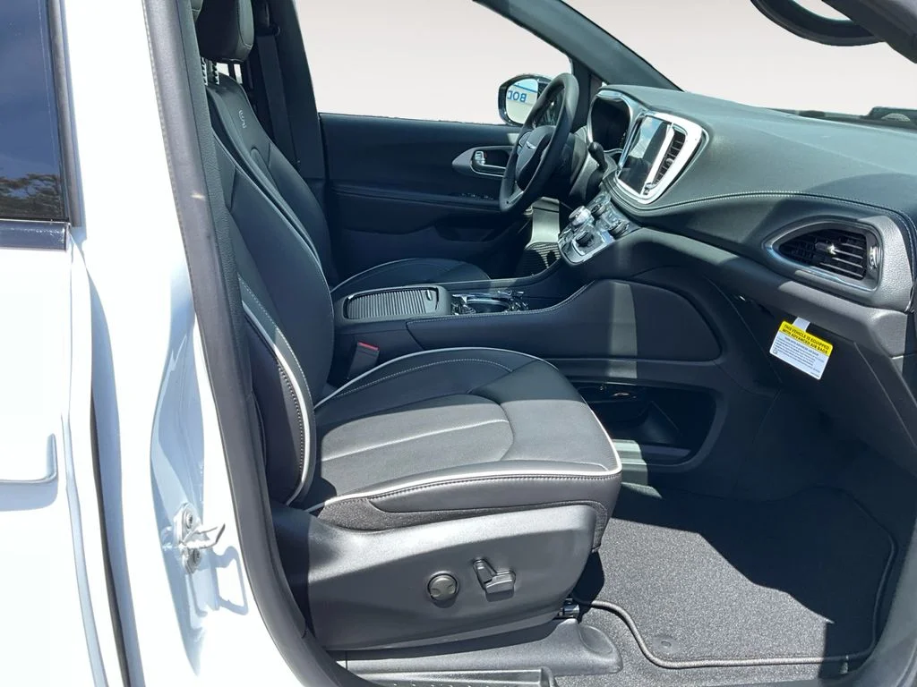 New 2026 Bright White Clearcoat Chrysler Limited image 10