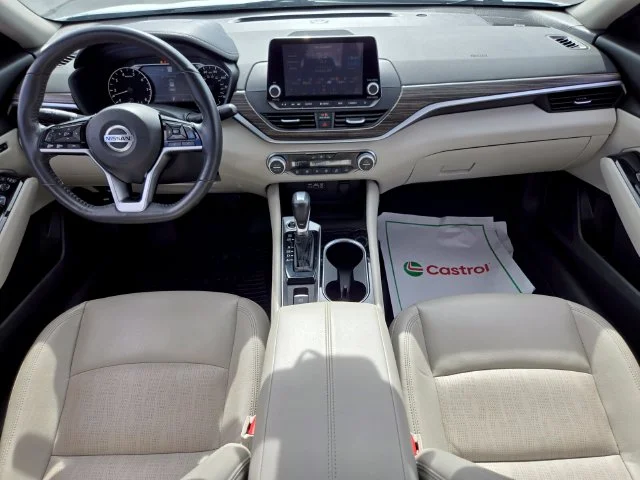 Used 2022 White Nissan 2.5 Platinum image 15