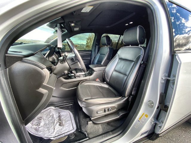 Used 2022 IRIDESCENT PEARL TRICOAT Chevrolet Premier image 11