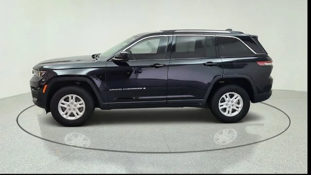 Used 2023 Black Jeep Laredo image 22