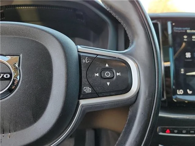 Used 2019 Bright Silver Metallic Volvo T6 Momentum All-wheel Drive image 16